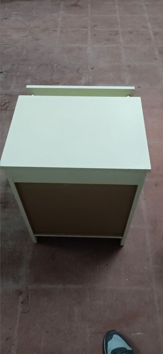 Cómoda/Mesa de cabeceira