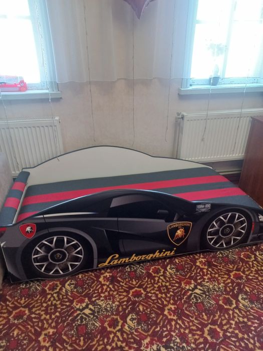 Продам дитяче ліжко машинку  Ламборгині.  Майже нове
