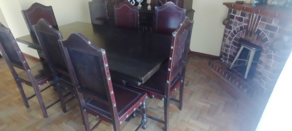 Mobilia de sala de jantar - mesa + cadeiras+ armario de loica