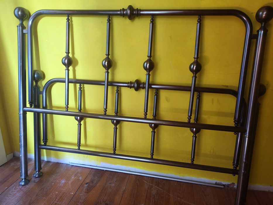 Cama de latão vintage – casal (140x195)