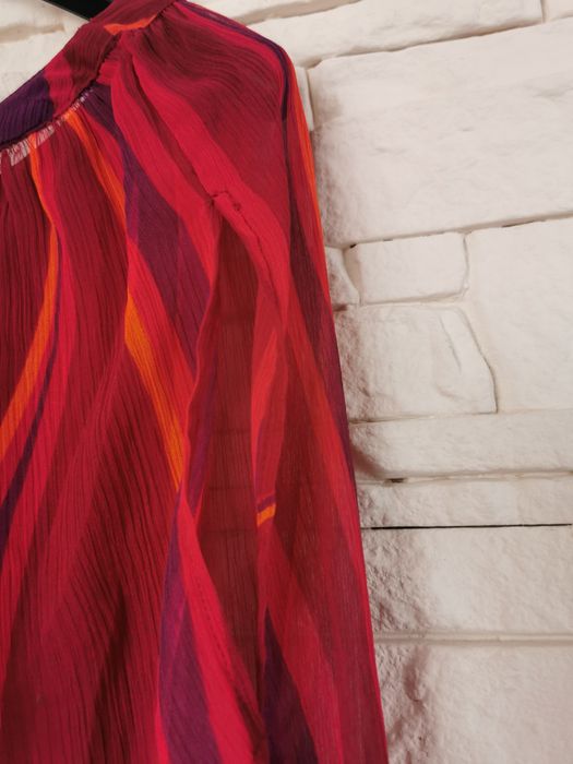 Bluzka damska z wycięciem na rekawach