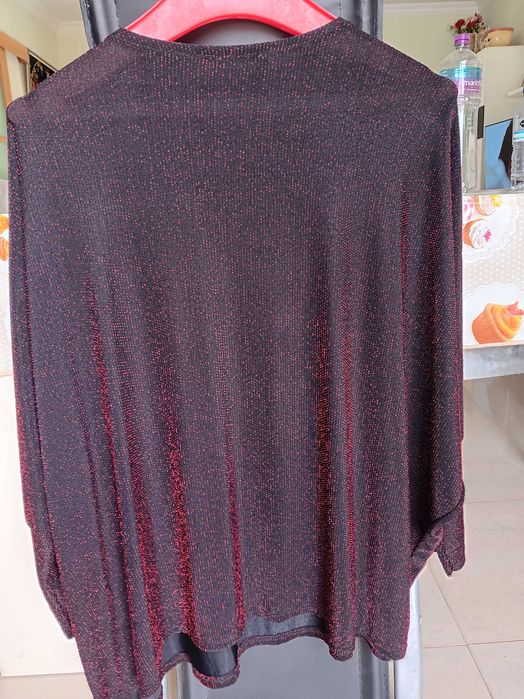 Blusa amplia de festa com fios brilhantes bordô e preto XL