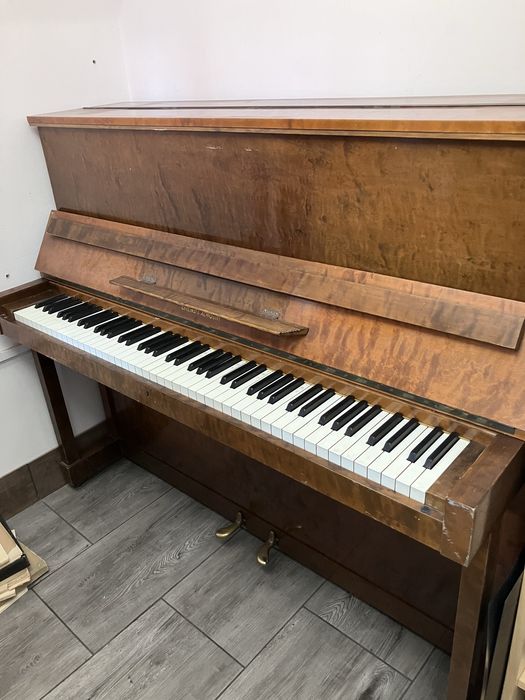 Pianino sprawne, parter, Östlind & Almquist. Plyta rezonansowa cała