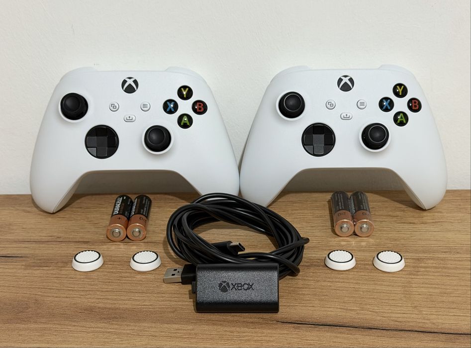 Xbox Series S 512GB  + 2 comandos + vários acessórios