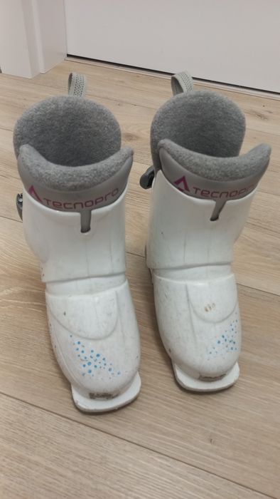 Buty narciarskie dziecięce 212mm (rozm. buta około 24)