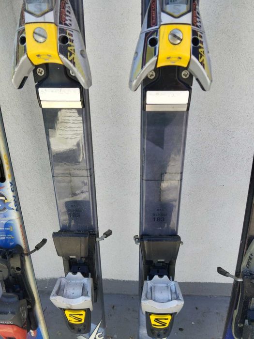 Lote Completo de Esqui – 4 Pares de Esquis + 2 Pares de Botas + 4 Pares de Bastões