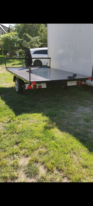 Przyczepka z hamulcem platforma