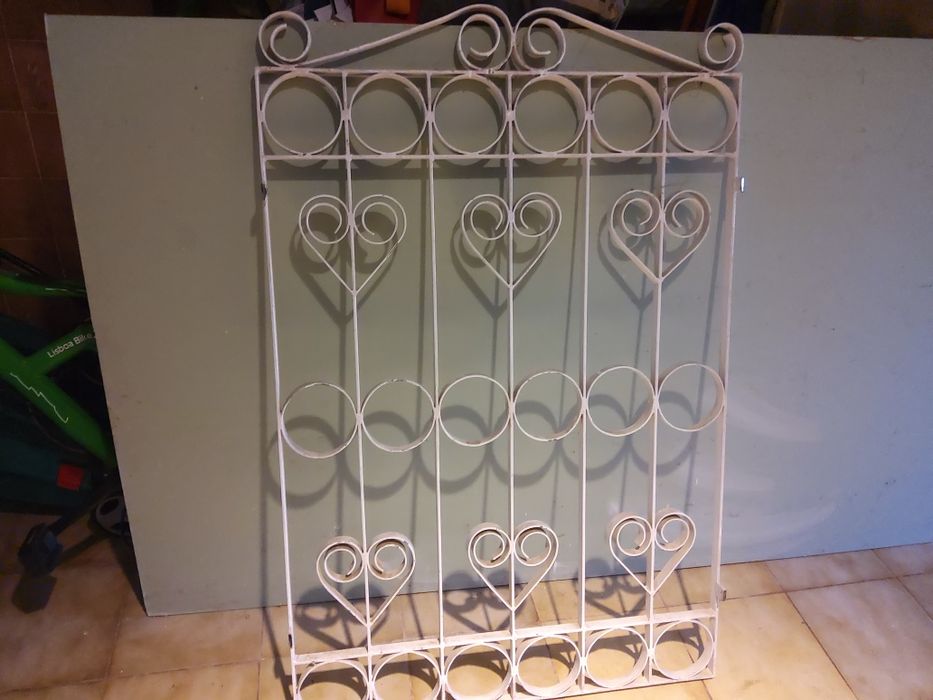 Grades de muro e janelas