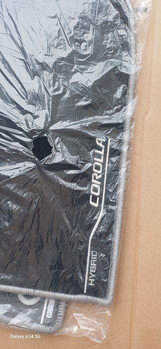 Toyota Corolla E21 hybryda 19- dywaniki welurowe Nowe Oryginał