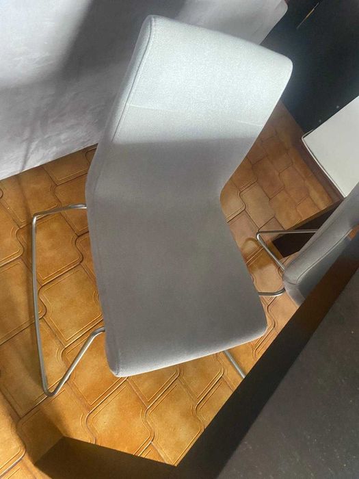 Mesa em madeira wengue e cadeiras