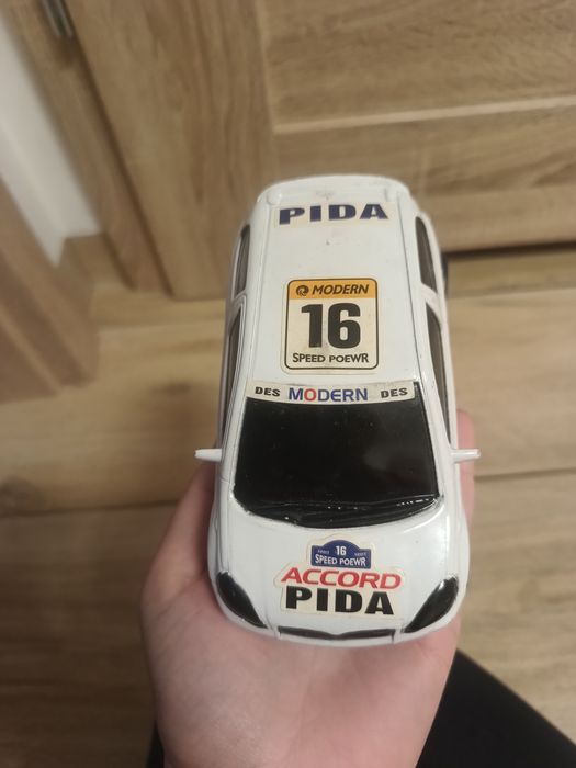 Białe auto samochód