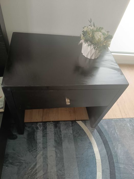 Mesa de cabeceira/ móvel de apoio