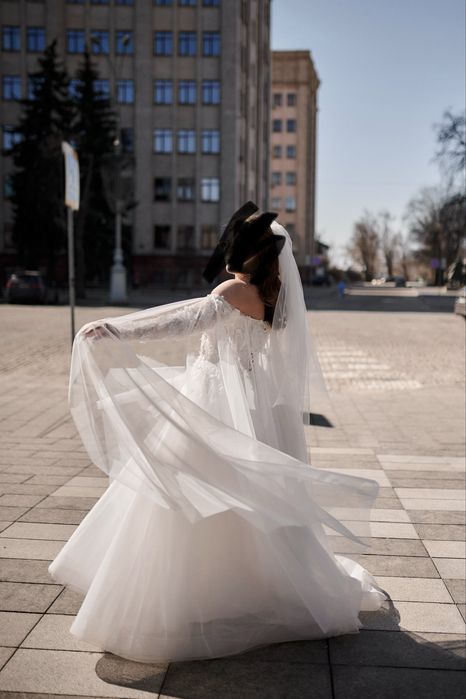Весільна айворі сукня  з кейпом Layra style 46 розмір ( М-Л)