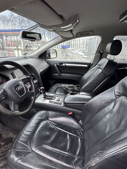 Автомабіль в хорошому стані свіжо пригнаний