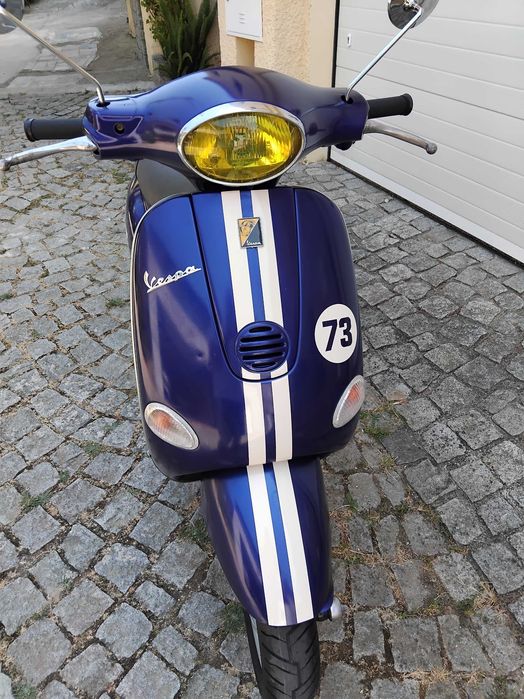 Secooter vespa  restaurada  vintage