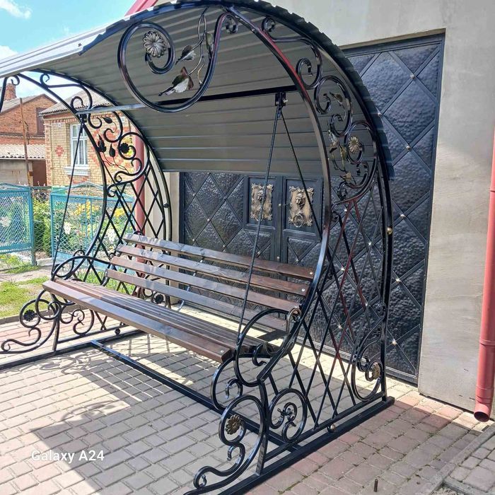 Качеля  кована, гойдалка.