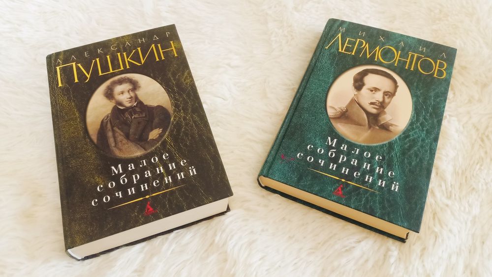 Книги. Як класика так і сучасні.