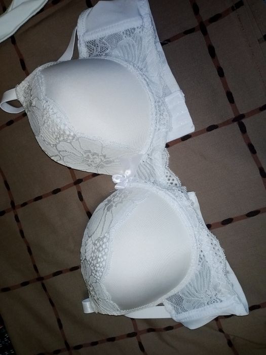 Продам бюстики чашка D