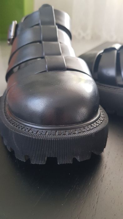 Босоніжки, сандалі шкіряні