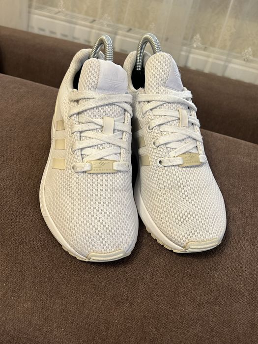 кросівки моделі Adidas ZX Flux
