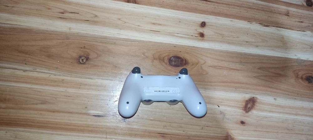 PS4 Slim + Comando Edição Especial + 9 Jogos (Troco por Portátil Gaming potente)