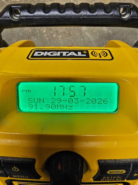 radio dewalt dcr020