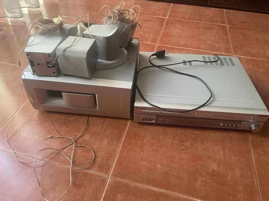 Home cinema  DVD /VHS com acessorios
