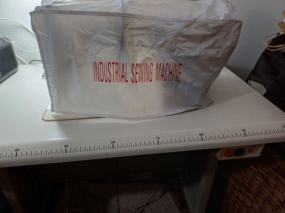 Máquina de costura industrial
