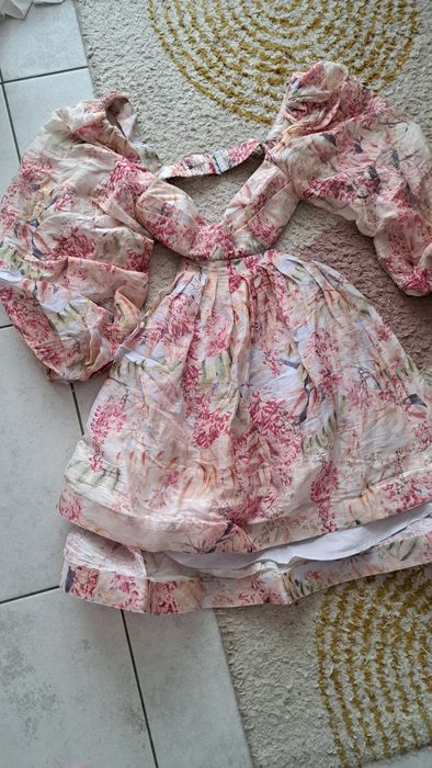 Krótka sukienka Zimnermann rozmiar 2 S flower style len wycięte plecy.
Raz ubrana.