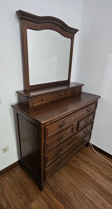 Quarto de Casal Completo em Madeira Maciça | Estilo Clássico