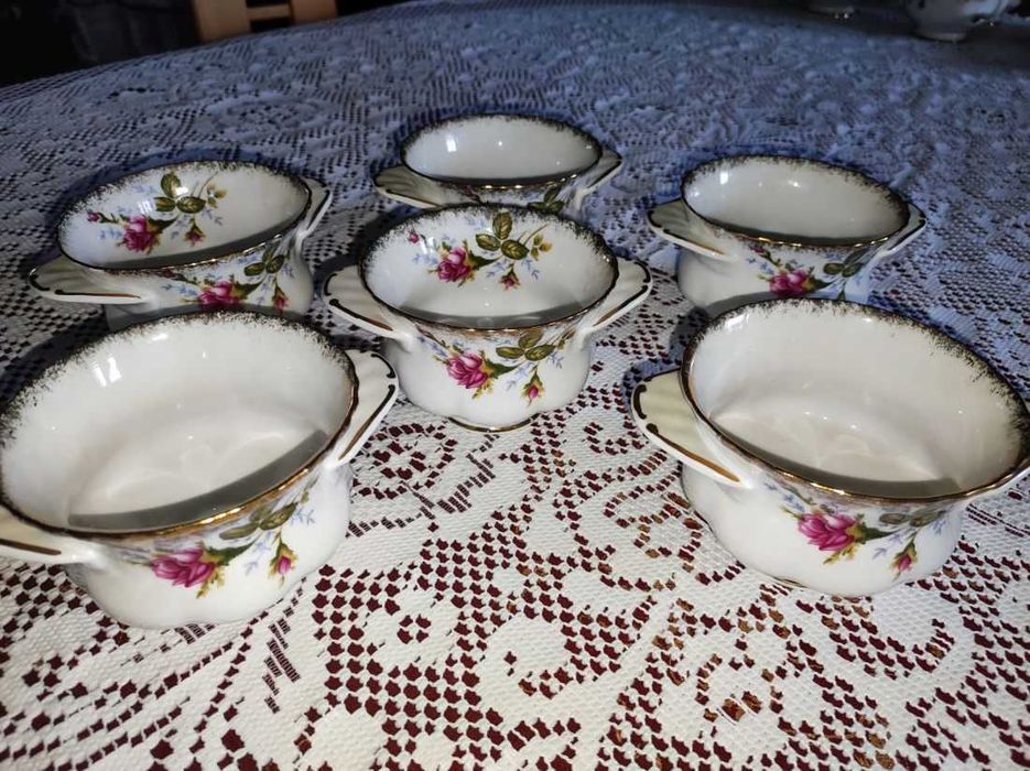 bulionówka porcelanowa Chodzież  Iwona złota róża