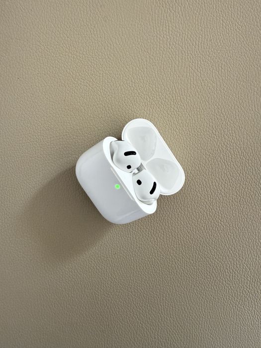 AirPods 4  - Apple