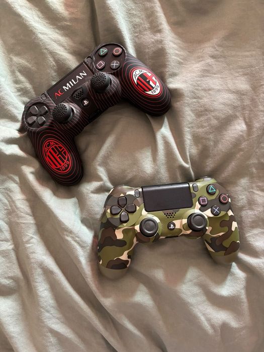 Pady PS4 DualShock 4 x2 - Camo + Czarny z nakładką AC Milan i gripami