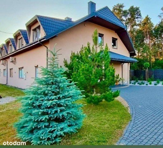 Sprzedam mieszkania z lokalem usługowym na dole.