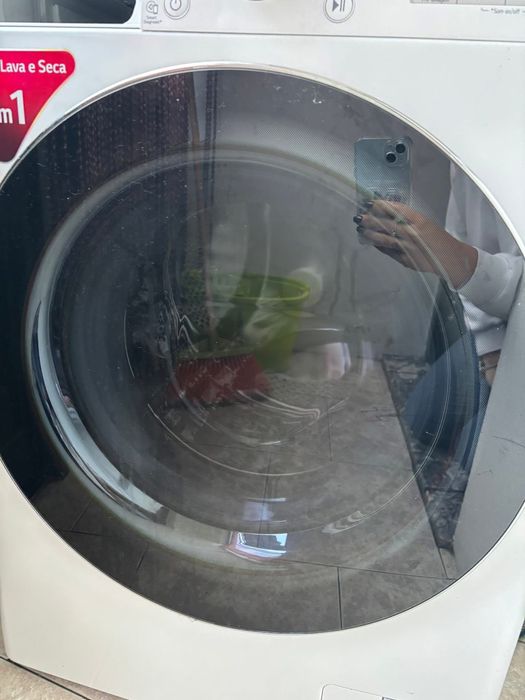 Maquina de lavar e secar roupa  LG