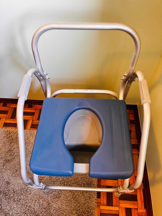 Cadeira sanitária e de banho