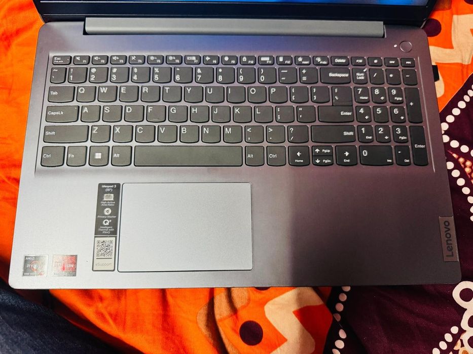 LENOVO IdeaPad 3 15ALC6 (15.6'' - AMD Ryzen 7 5700U - RAM: 8 GB - 512