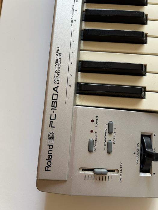 Teclado roland PC 180 A