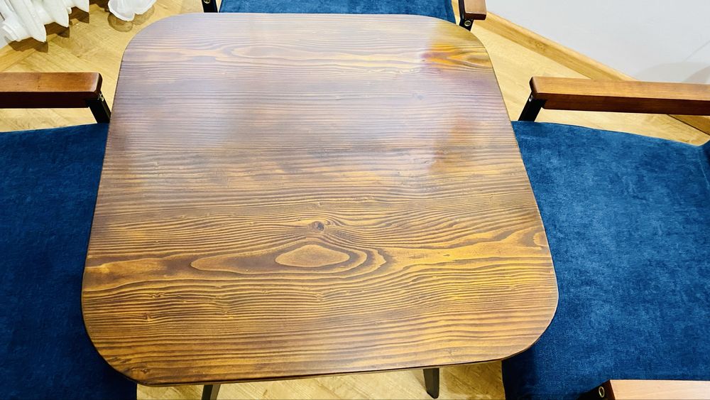 Zestaw PRL po renowacji. Stolik i 3 x fotel