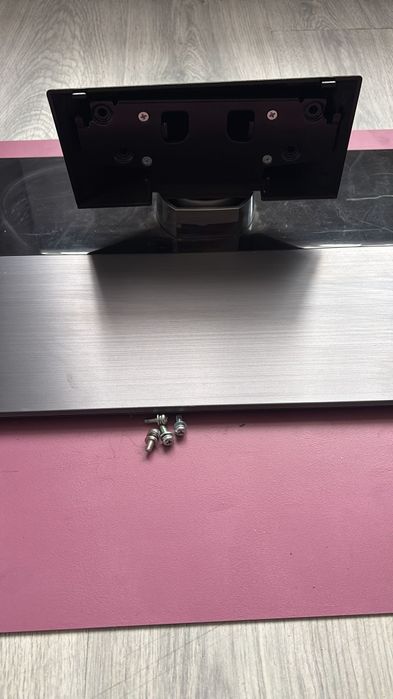 Podstawa noga stopa plus śruby TV Sharp 52LE830E