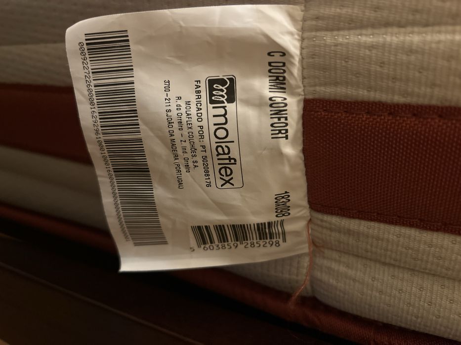 Cama de solteiro + mesa de cabeiceira