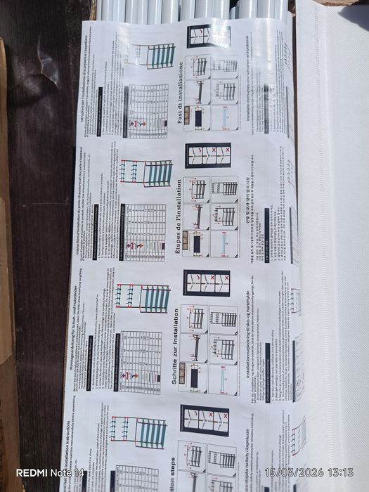 Cabideiro e sapateiro, mesa criado mudo.