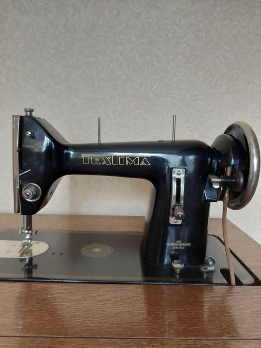 Швейна машинка Textima з тумбою, Німеччина