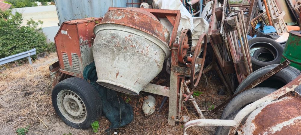 Selling a lightly used concrete mixer64552460322178121