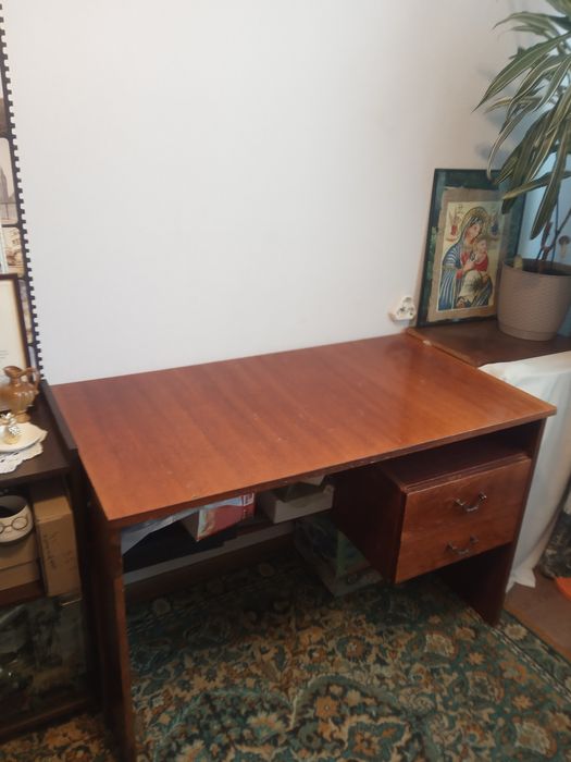 Продається письмовий стіл.