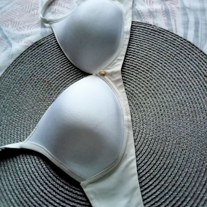 Biustonosz miękki Triumph Body Make-up 70C