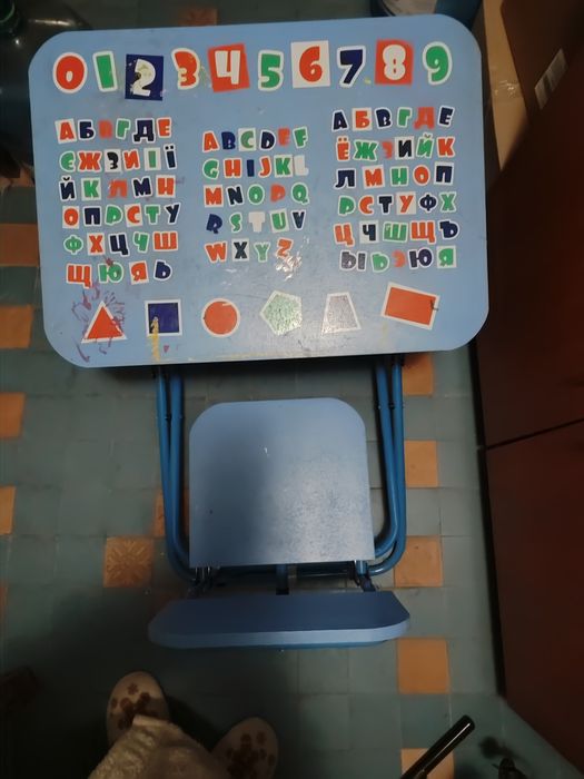Дитячий стіл з стільцем