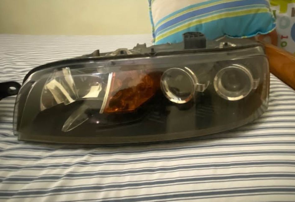 Faróis Fiat Punto MK2 com olho de boi