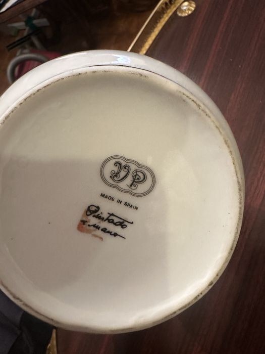 Pote cerâmico com desenhos