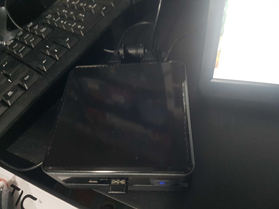 Intel NUC i3-10110U, 16GB DDR4, SSD 256GB, WIN 11